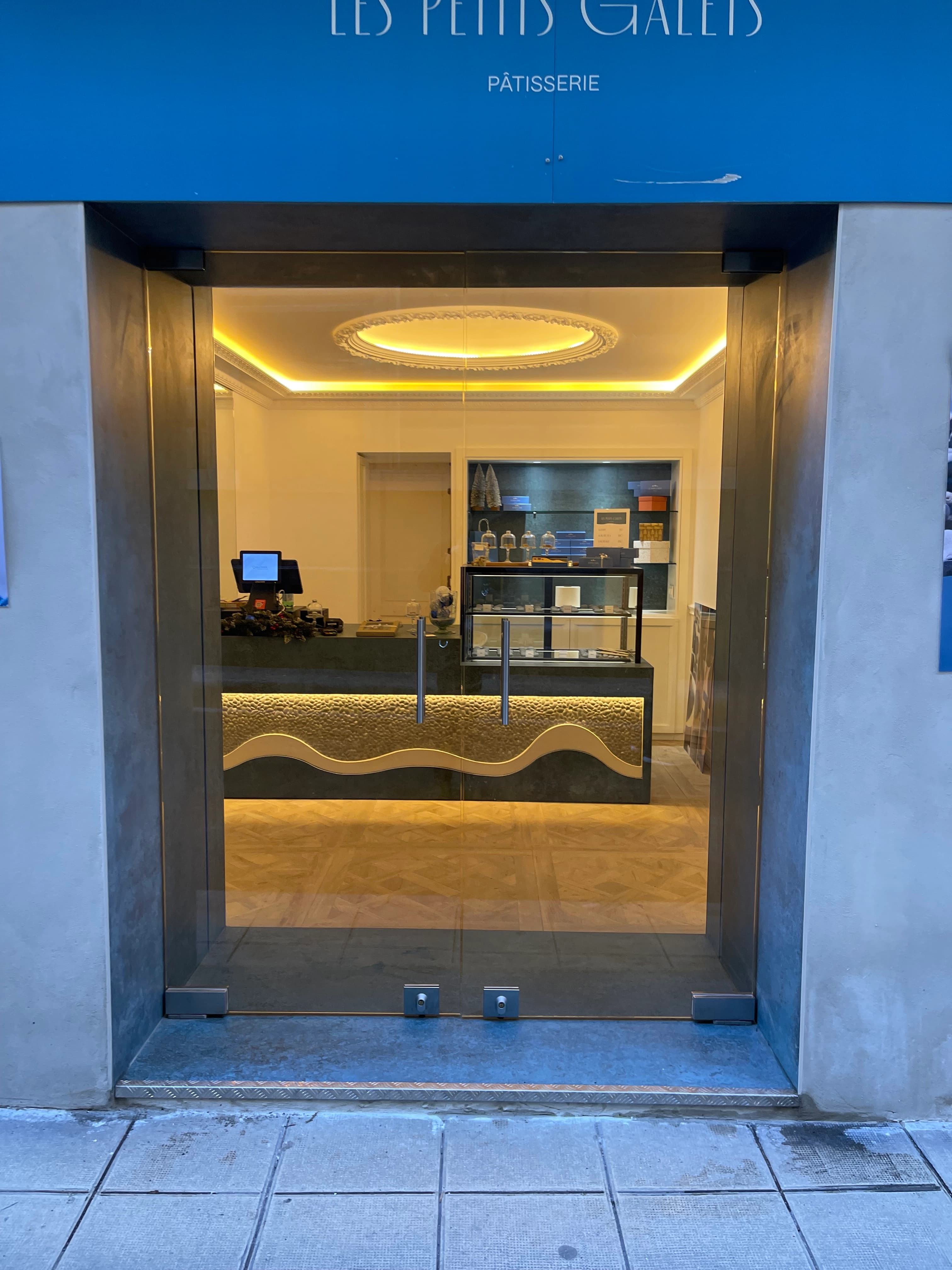 Porte de magasin sur mesure