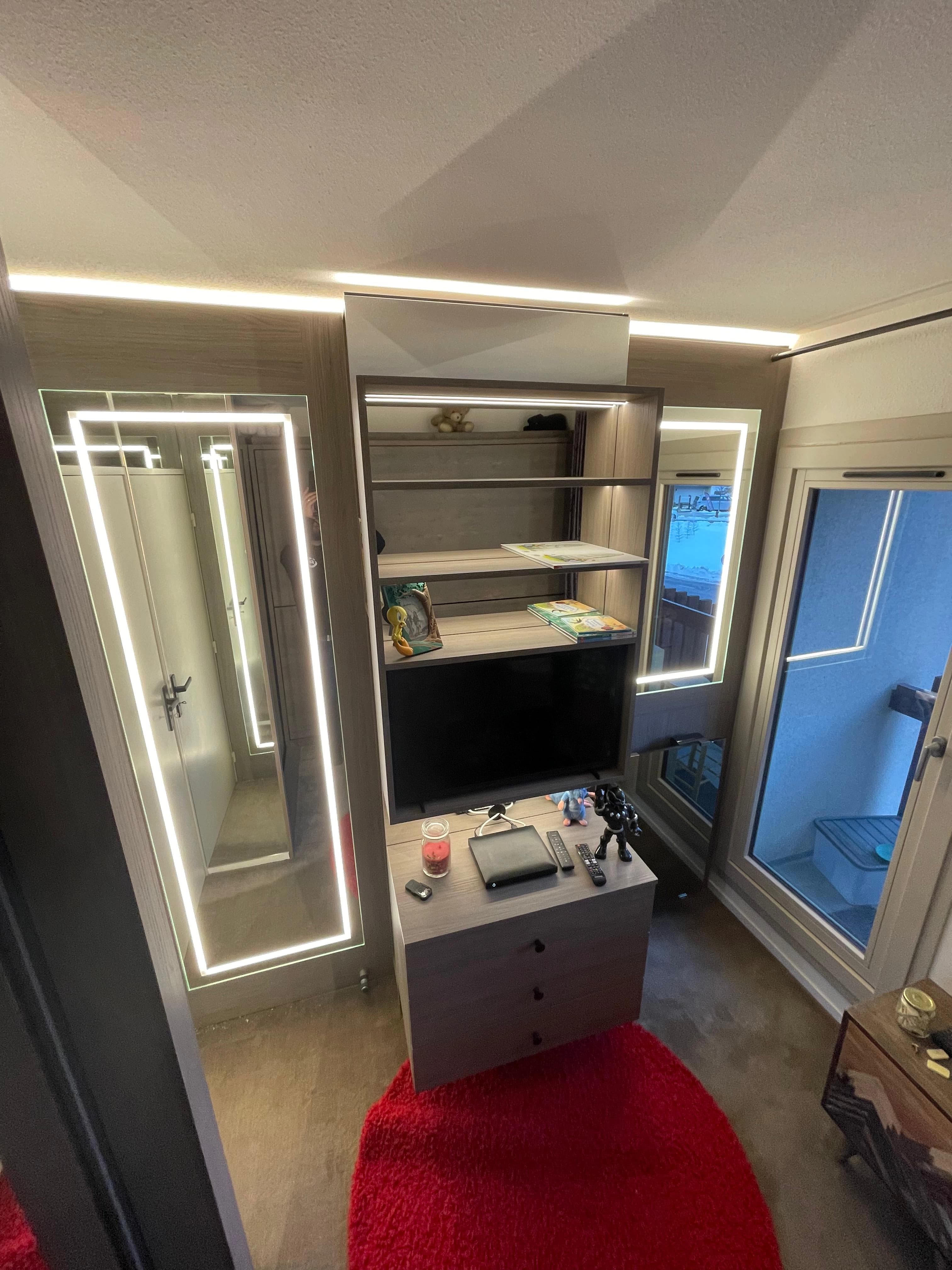 Miroir led intégré chambre